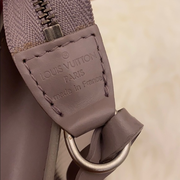 Authentic Louis Vuitton Epi Pochette - Picture 5 of 9